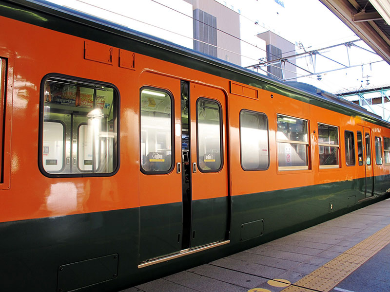 駅構内のポスターからみる景気